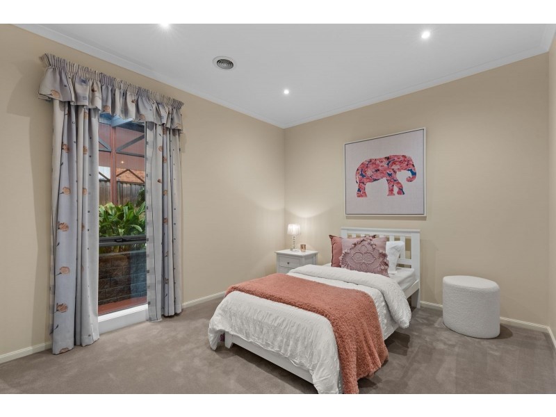 4 Eucumbene Drive, Berwick VIC 3806