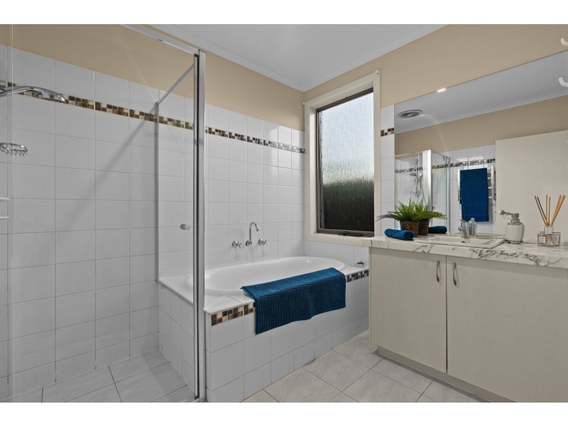 4 Eucumbene Drive, Berwick VIC 3806