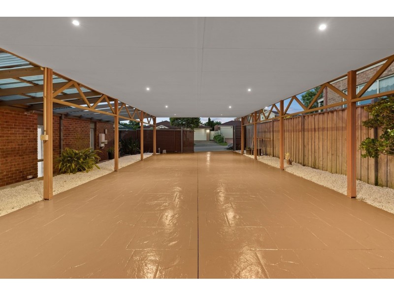 4 Eucumbene Drive, Berwick VIC 3806