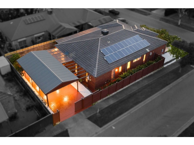 4 Eucumbene Drive, Berwick VIC 3806