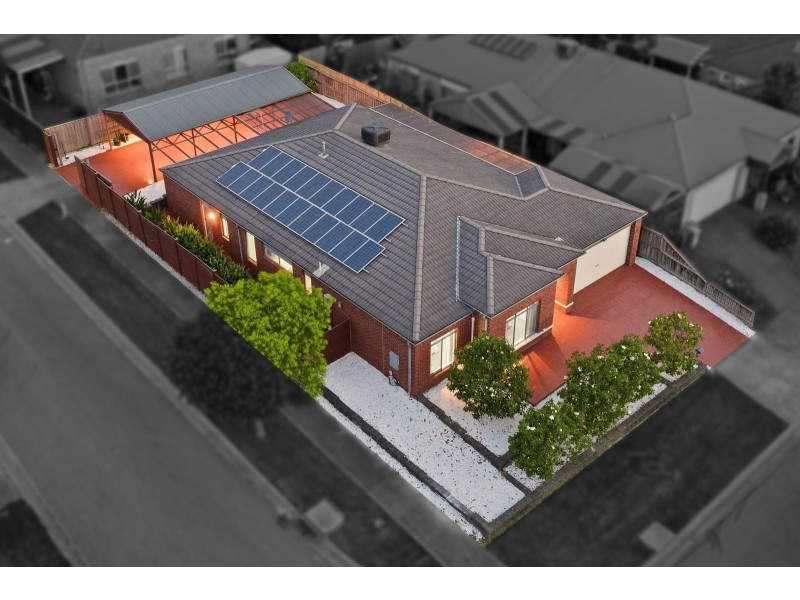 4 Eucumbene Drive, Berwick VIC 3806