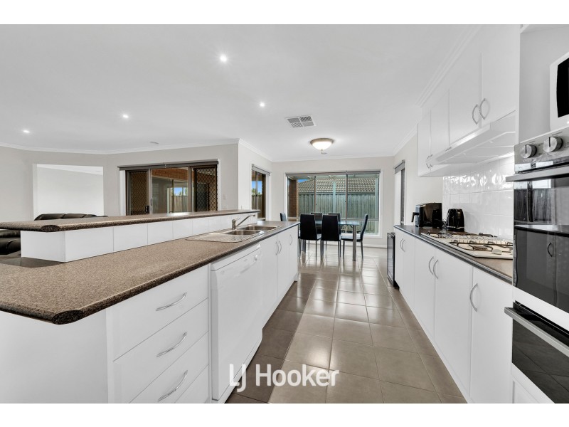 123 Majestic Boulevard, Cranbourne VIC 3977