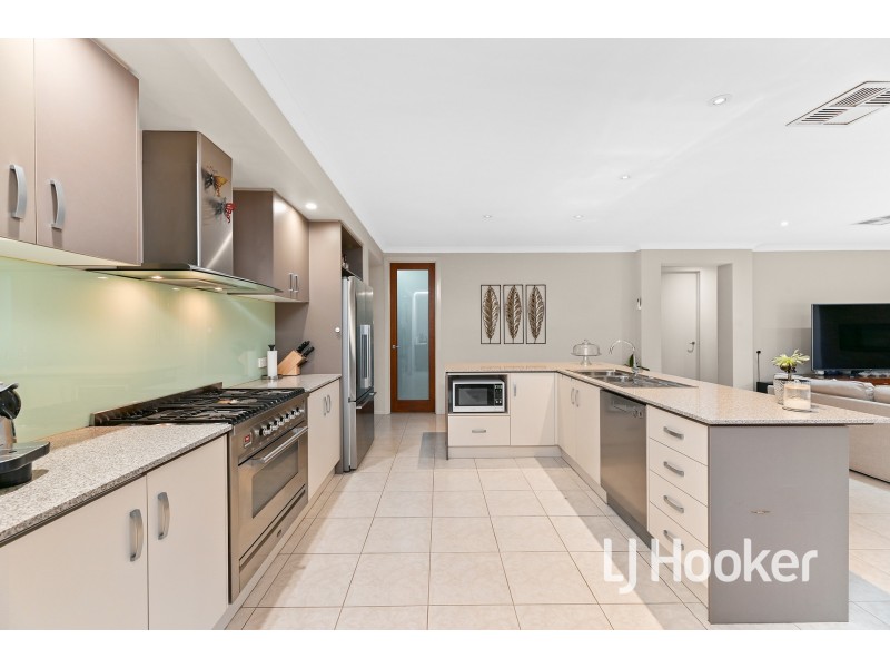 8 Paramu Court, Tooradin VIC 3980