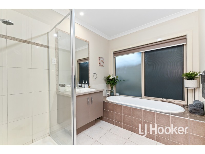 8 Paramu Court, Tooradin VIC 3980