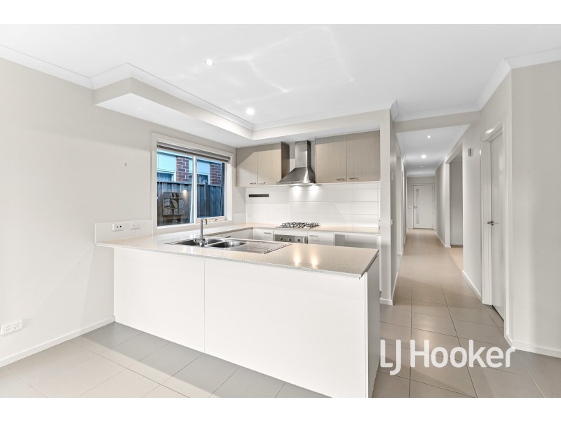 22 Barley Crescent, Clyde North VIC 3978