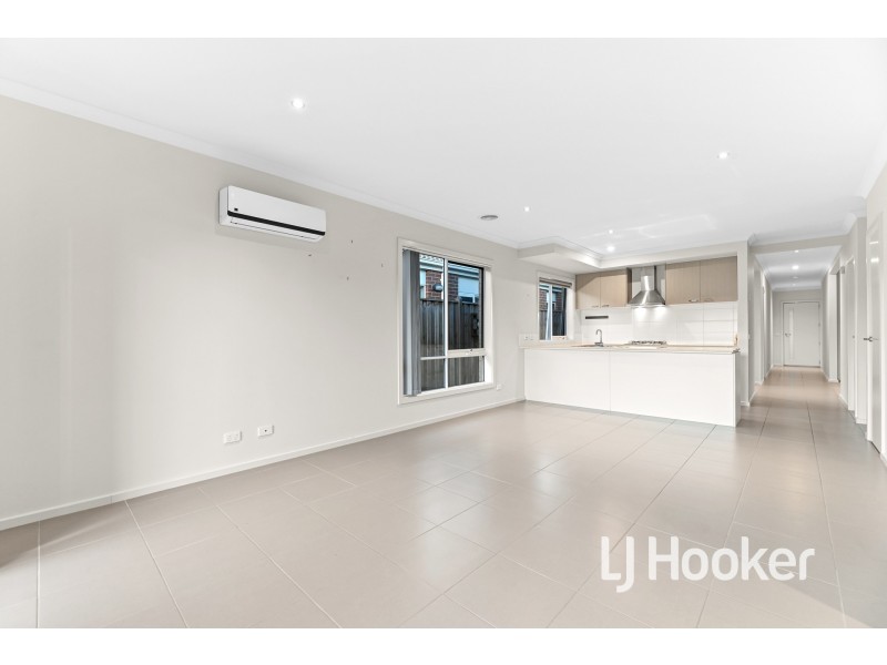 22 Barley Crescent, Clyde North VIC 3978