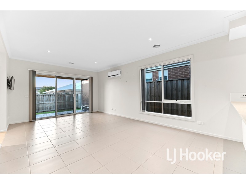 22 Barley Crescent, Clyde North VIC 3978