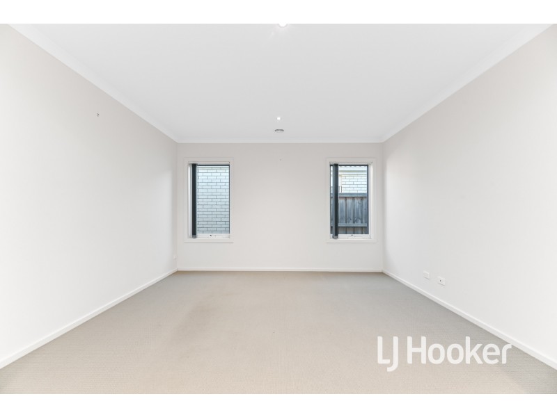 22 Barley Crescent, Clyde North VIC 3978