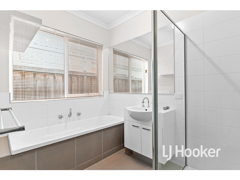 22 Barley Crescent, Clyde North VIC 3978