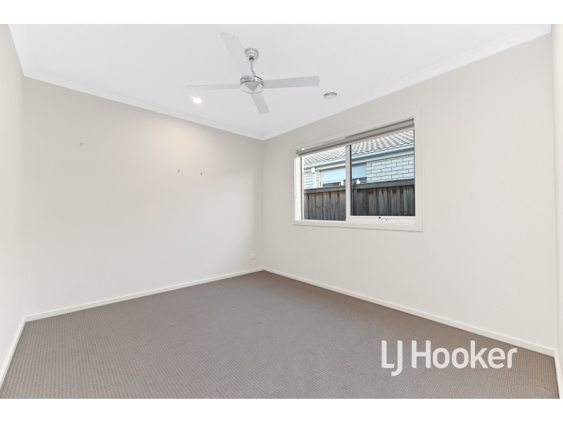 22 Barley Crescent, Clyde North VIC 3978