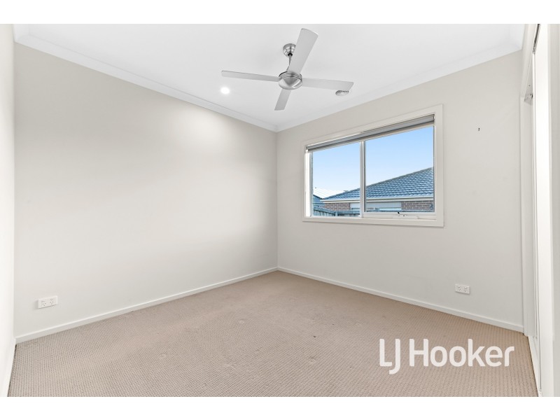 22 Barley Crescent, Clyde North VIC 3978