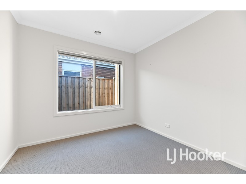 22 Barley Crescent, Clyde North VIC 3978