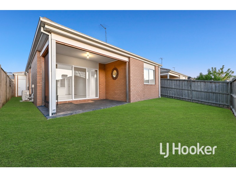 22 Barley Crescent, Clyde North VIC 3978