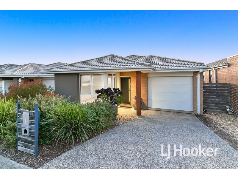 22 Barley Crescent, Clyde North VIC 3978