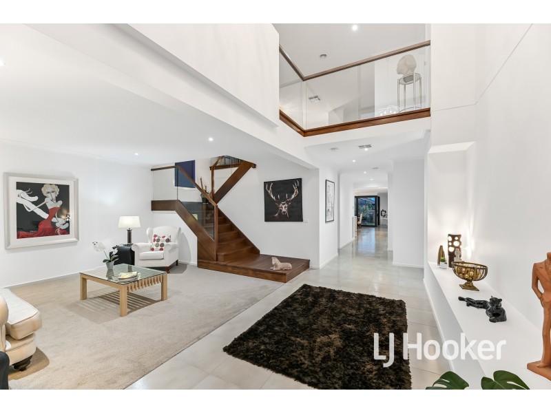 34 Tulliallan Boulevard, Cranbourne North VIC 3977