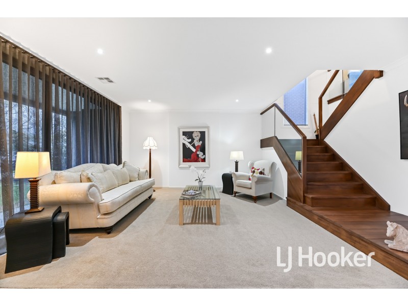 34 Tulliallan Boulevard, Cranbourne North VIC 3977