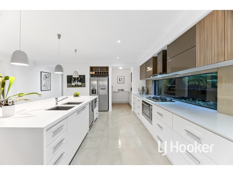 34 Tulliallan Boulevard, Cranbourne North VIC 3977