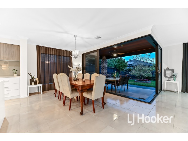 34 Tulliallan Boulevard, Cranbourne North VIC 3977