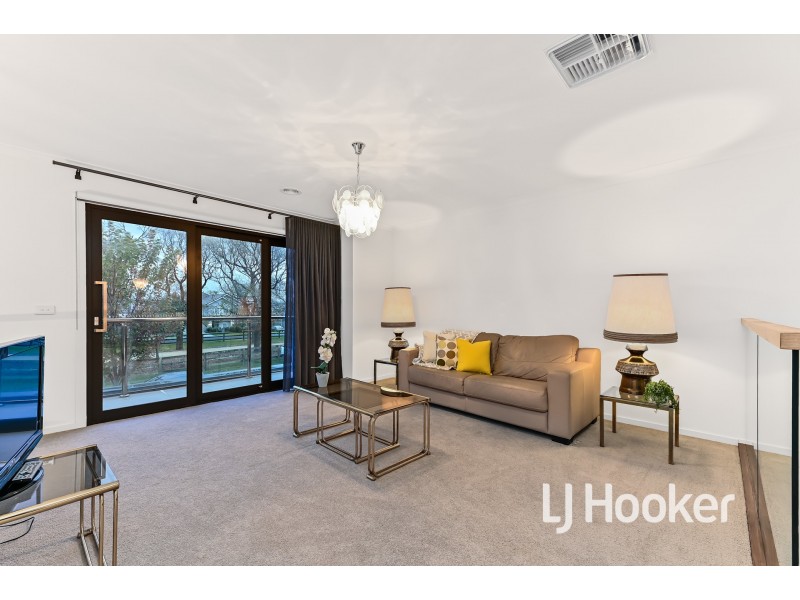 34 Tulliallan Boulevard, Cranbourne North VIC 3977