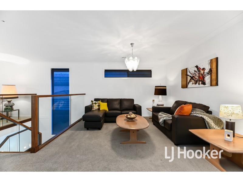 34 Tulliallan Boulevard, Cranbourne North VIC 3977