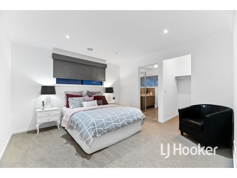 34 Tulliallan Boulevard, Cranbourne North VIC 3977