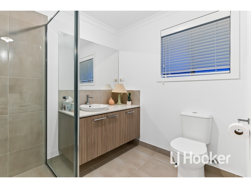 34 Tulliallan Boulevard, Cranbourne North VIC 3977