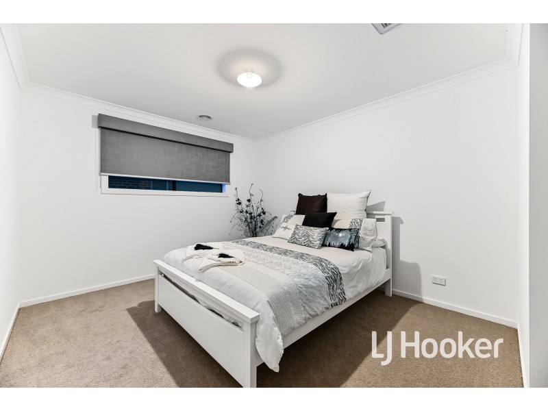 34 Tulliallan Boulevard, Cranbourne North VIC 3977