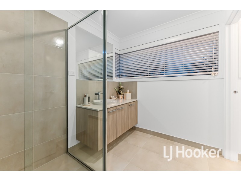 34 Tulliallan Boulevard, Cranbourne North VIC 3977