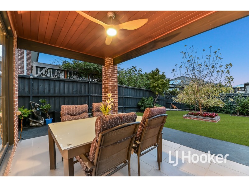 34 Tulliallan Boulevard, Cranbourne North VIC 3977