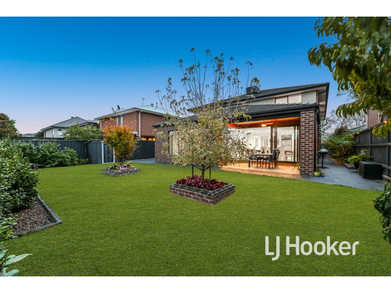 34 Tulliallan Boulevard, Cranbourne North VIC 3977