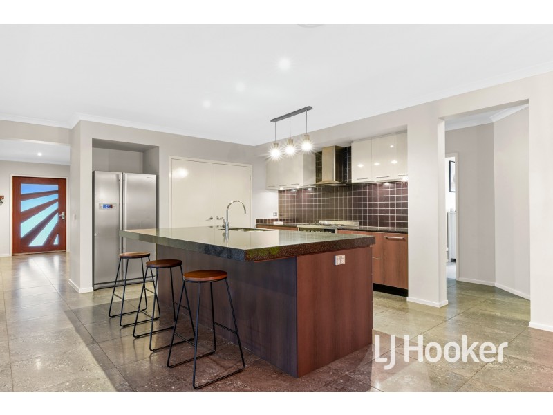 9 Duce Street, Cranbourne East VIC 3977