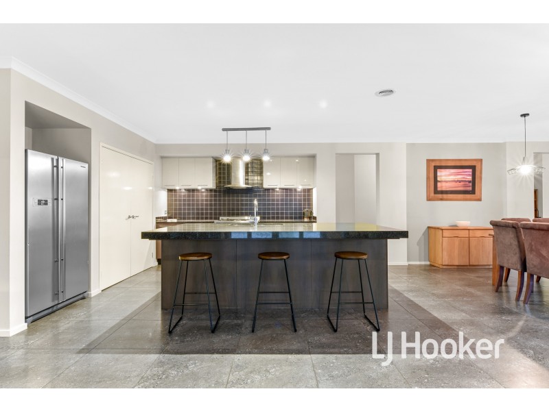 9 Duce Street, Cranbourne East VIC 3977