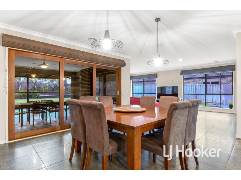 9 Duce Street, Cranbourne East VIC 3977