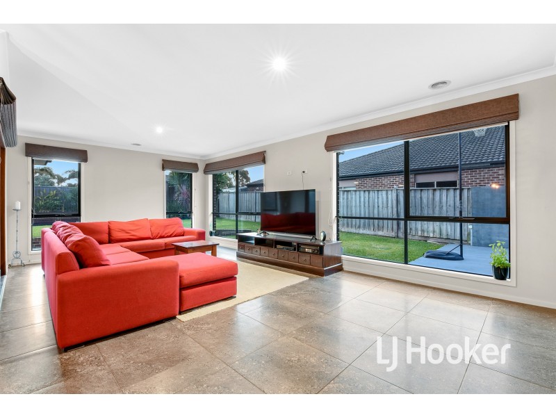 9 Duce Street, Cranbourne East VIC 3977