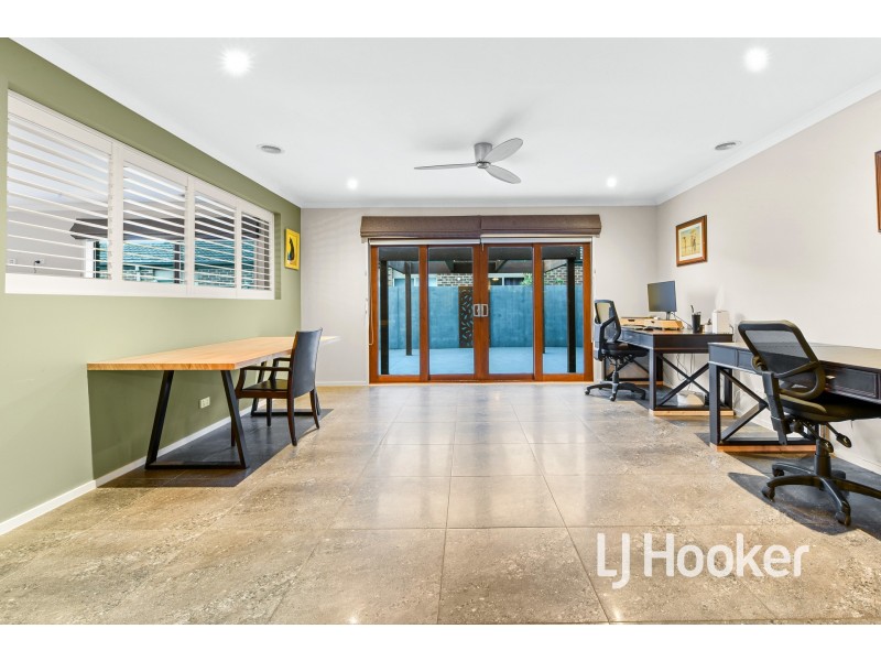 9 Duce Street, Cranbourne East VIC 3977