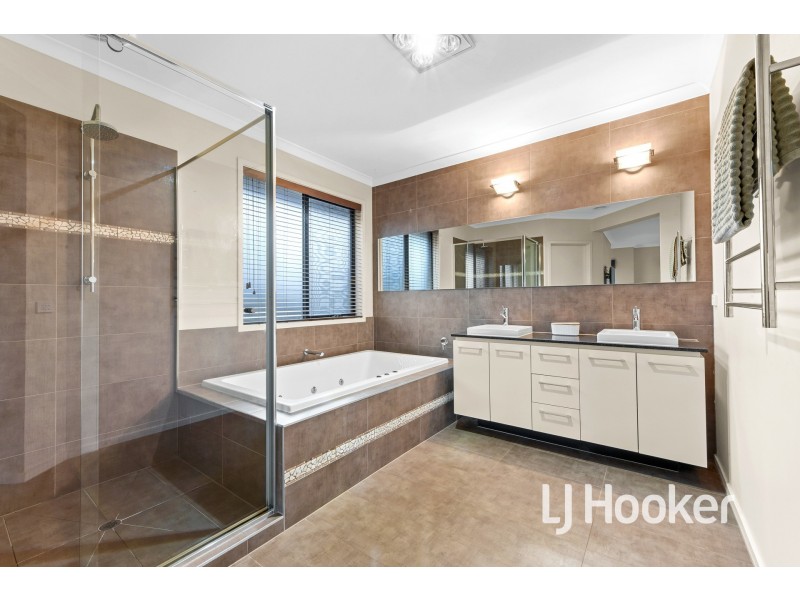 9 Duce Street, Cranbourne East VIC 3977
