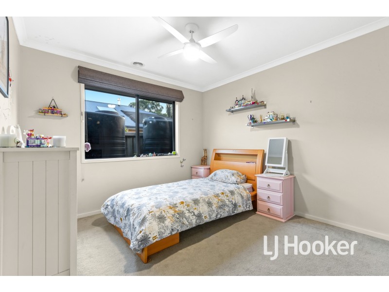 9 Duce Street, Cranbourne East VIC 3977