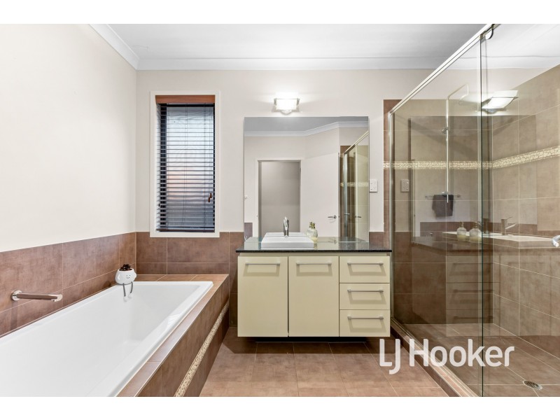 9 Duce Street, Cranbourne East VIC 3977