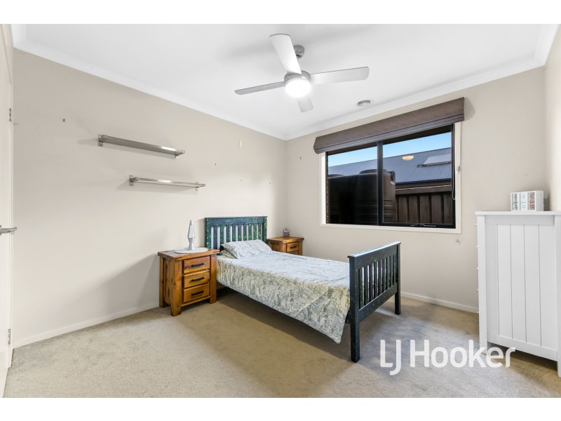 9 Duce Street, Cranbourne East VIC 3977