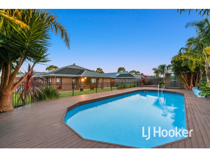 9 Duce Street, Cranbourne East VIC 3977