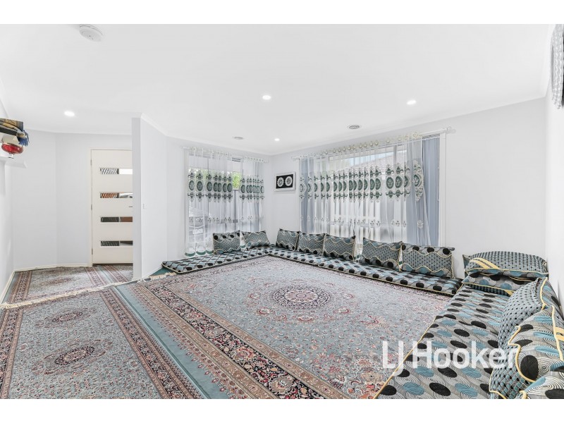 2 Isaac Court, Cranbourne West VIC 3977