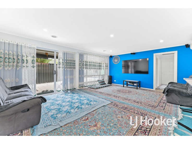 2 Isaac Court, Cranbourne West VIC 3977