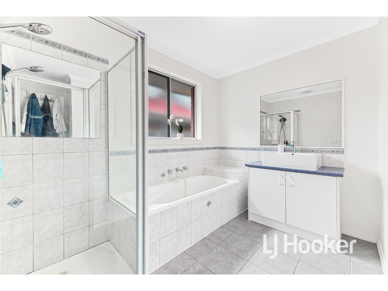 2 Isaac Court, Cranbourne West VIC 3977