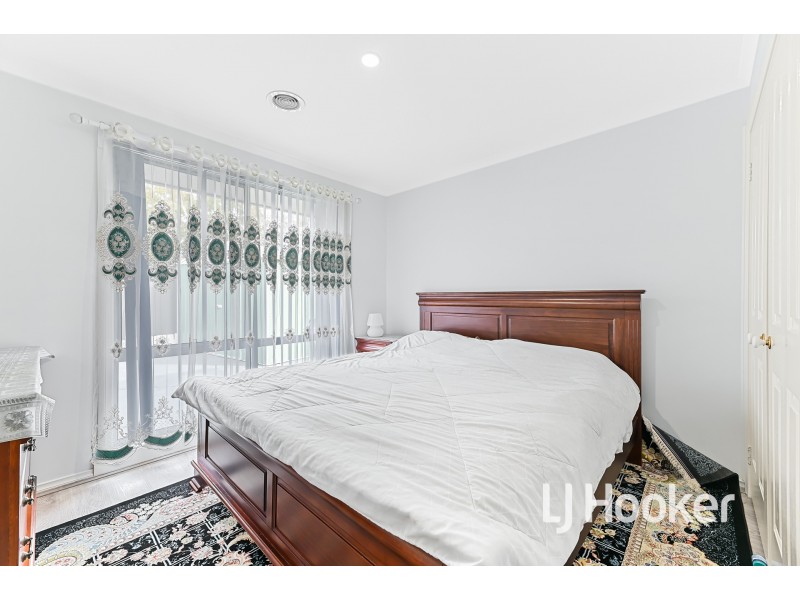 2 Isaac Court, Cranbourne West VIC 3977