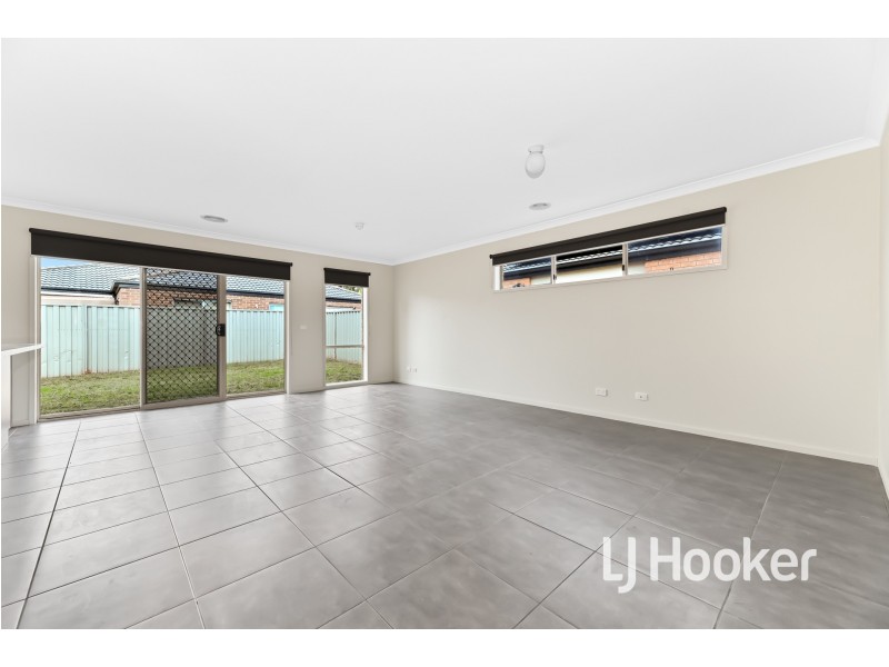 29 Ardent Crescent, Cranbourne East VIC 3977