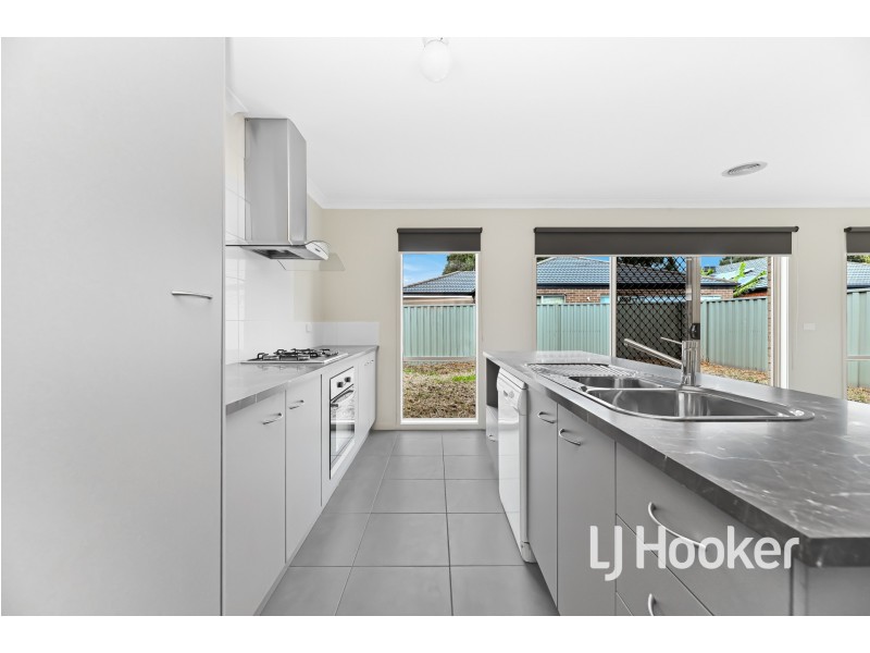 29 Ardent Crescent, Cranbourne East VIC 3977