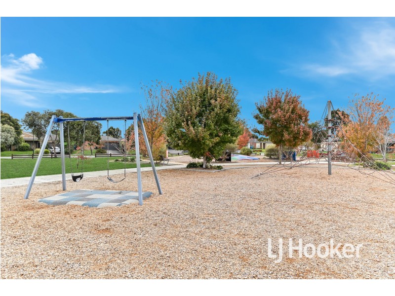 29 Ardent Crescent, Cranbourne East VIC 3977