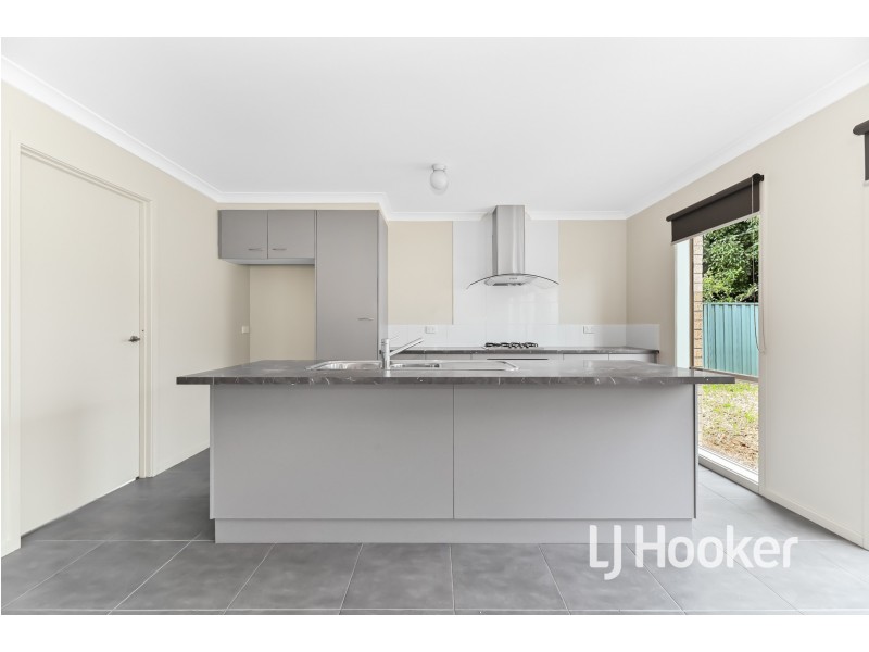 29 Ardent Crescent, Cranbourne East VIC 3977