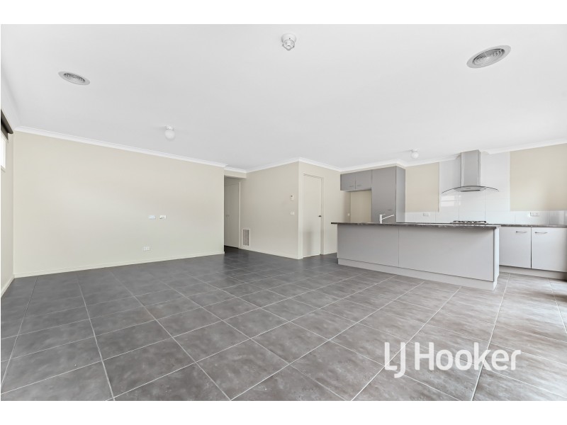 29 Ardent Crescent, Cranbourne East VIC 3977