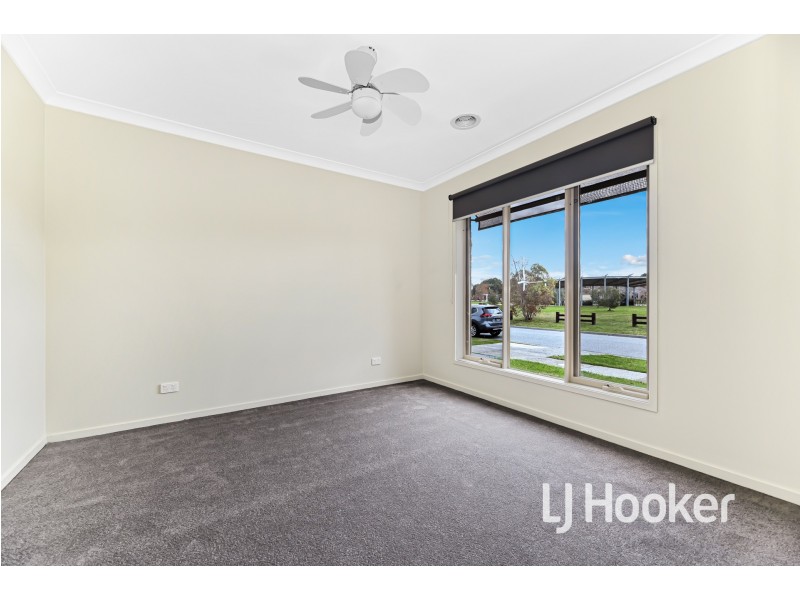 29 Ardent Crescent, Cranbourne East VIC 3977